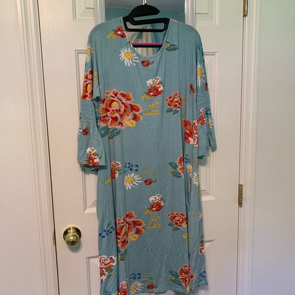 Agnes and Dora Bell Sleeve Dress - Picture 2 of 4